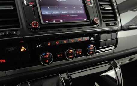 Volkswagen Multivan T6 рестайлинг, 2015 год, 3 085 000 рублей, 15 фотография