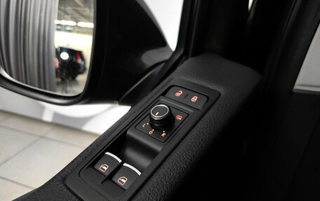 Volkswagen Multivan T6 рестайлинг, 2015 год, 3 085 000 рублей, 22 фотография