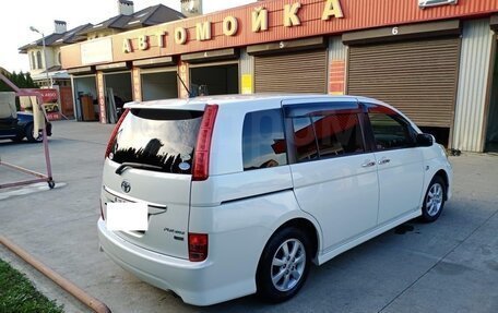Toyota ISis I, 2010 год, 1 250 000 рублей, 2 фотография