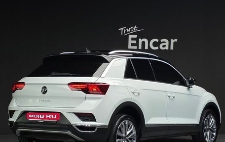 Volkswagen T-Roc I, 2021 год, 2 000 000 рублей, 2 фотография