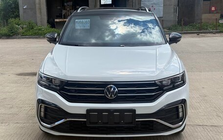Volkswagen T-Roc I, 2022 год, 1 677 000 рублей, 2 фотография