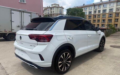 Volkswagen T-Roc I, 2022 год, 1 677 000 рублей, 5 фотография