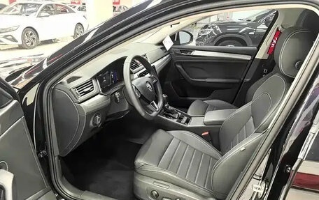 Skoda Superb III рестайлинг, 2023 год, 2 240 000 рублей, 10 фотография