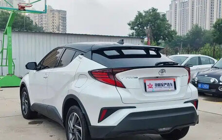 Toyota C-HR I рестайлинг, 2022 год, 1 630 000 рублей, 5 фотография