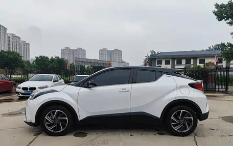 Toyota C-HR I рестайлинг, 2022 год, 1 630 000 рублей, 6 фотография