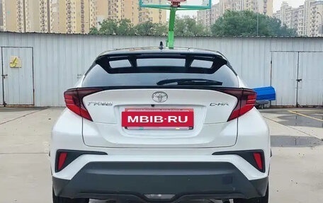 Toyota C-HR I рестайлинг, 2022 год, 1 630 000 рублей, 7 фотография