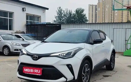 Toyota C-HR I рестайлинг, 2022 год, 1 630 000 рублей, 2 фотография