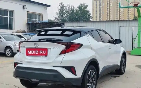 Toyota C-HR I рестайлинг, 2022 год, 1 630 000 рублей, 4 фотография