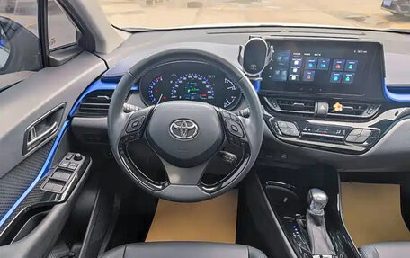 Toyota C-HR I рестайлинг, 2022 год, 1 630 000 рублей, 10 фотография