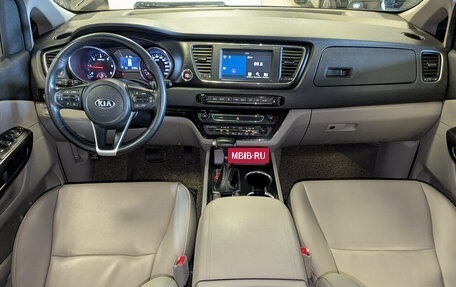 KIA Carnival III, 2019 год, 2 799 500 рублей, 10 фотография