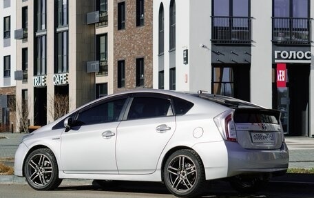 Toyota Prius, 2012 год, 770 000 рублей, 3 фотография