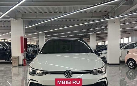 Volkswagen Golf VIII, 2023 год, 1 920 000 рублей, 2 фотография