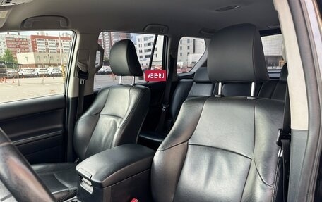 Toyota Land Cruiser Prado 150 рестайлинг 2, 2014 год, 2 890 000 рублей, 16 фотография