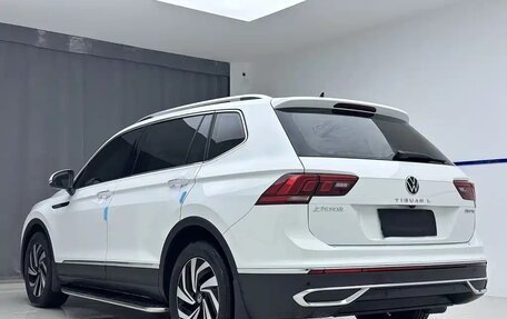 Volkswagen Tiguan II, 2023 год, 2 150 000 рублей, 4 фотография