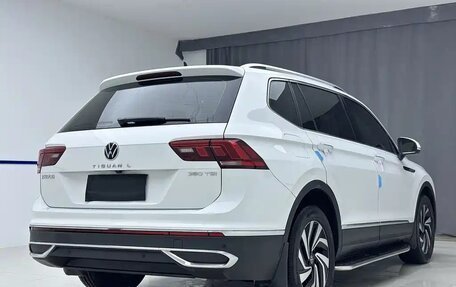 Volkswagen Tiguan II, 2023 год, 2 150 000 рублей, 5 фотография