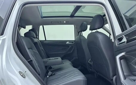 Volkswagen Tiguan II, 2023 год, 2 150 000 рублей, 13 фотография
