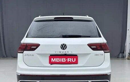 Volkswagen Tiguan II, 2023 год, 2 150 000 рублей, 6 фотография