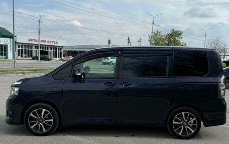 Toyota Voxy II, 2008 год, 1 150 000 рублей, 1 фотография