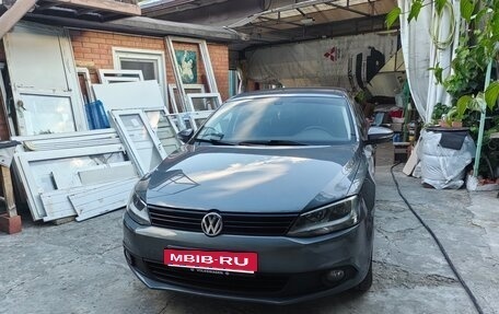 Volkswagen Jetta VI, 2011 год, 980 000 рублей, 1 фотография