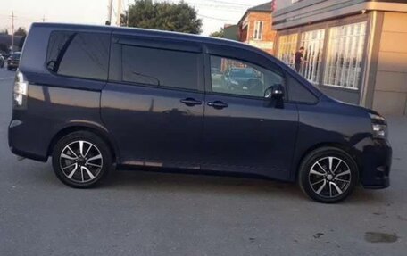 Toyota Voxy II, 2008 год, 1 150 000 рублей, 7 фотография