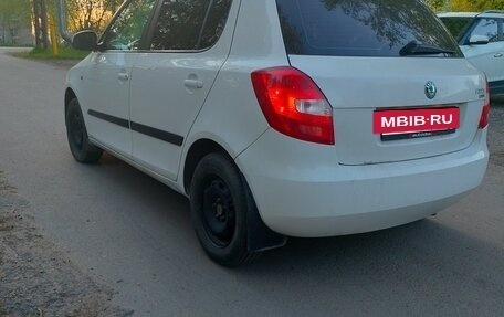 Skoda Fabia II, 2011 год, 380 000 рублей, 3 фотография