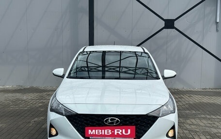 Hyundai Solaris II рестайлинг, 2021 год, 1 565 000 рублей, 2 фотография
