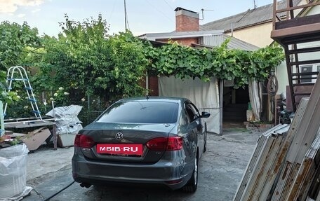 Volkswagen Jetta VI, 2011 год, 980 000 рублей, 2 фотография