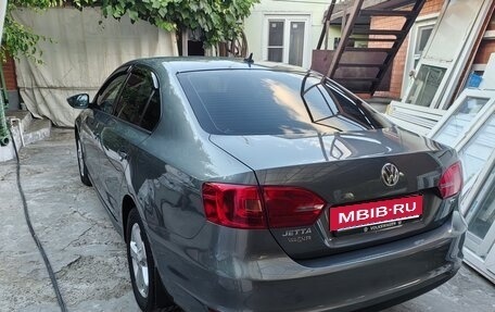 Volkswagen Jetta VI, 2011 год, 980 000 рублей, 3 фотография