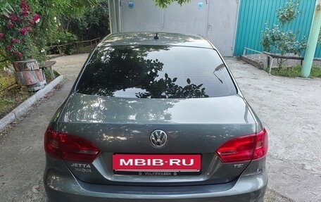 Volkswagen Jetta VI, 2011 год, 980 000 рублей, 11 фотография
