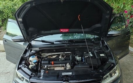 Volkswagen Jetta VI, 2011 год, 980 000 рублей, 21 фотография