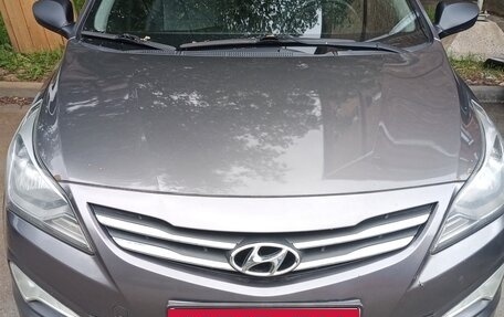 Hyundai Solaris II рестайлинг, 2015 год, 900 000 рублей, 2 фотография