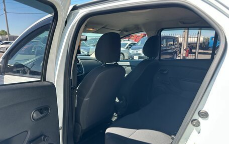 Renault Logan II, 2018 год, 929 000 рублей, 19 фотография