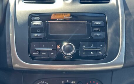 Renault Logan II, 2018 год, 929 000 рублей, 17 фотография