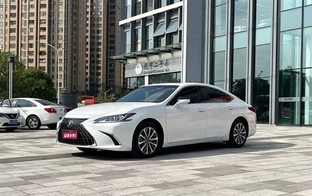 Lexus ES VII, 2022 год, 4 250 000 рублей, 1 фотография