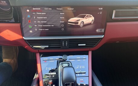 Porsche Cayenne III, 2022 год, 17 600 000 рублей, 8 фотография