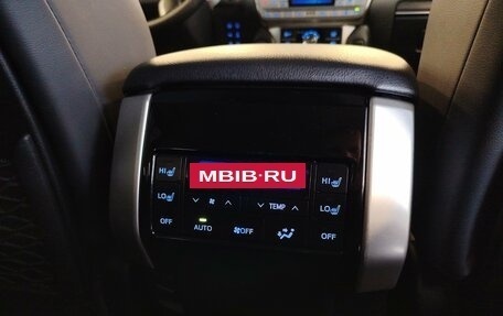 Toyota Land Cruiser Prado 150 рестайлинг 2, 2018 год, 4 119 000 рублей, 10 фотография