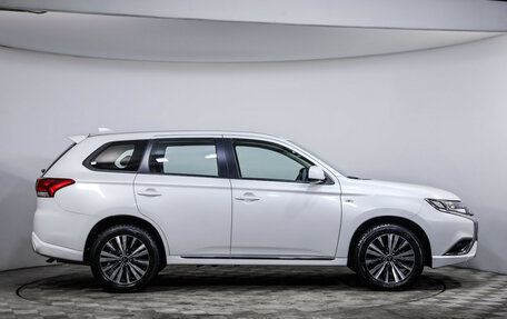 Mitsubishi Outlander III рестайлинг 3, 2022 год, 2 649 000 рублей, 5 фотография