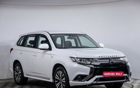 Mitsubishi Outlander III рестайлинг 3, 2022 год, 2 649 000 рублей, 4 фотография