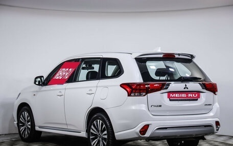 Mitsubishi Outlander III рестайлинг 3, 2022 год, 2 649 000 рублей, 8 фотография