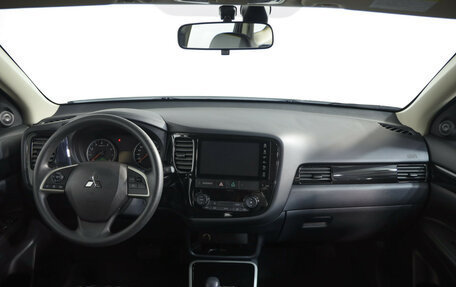 Mitsubishi Outlander III рестайлинг 3, 2022 год, 2 649 000 рублей, 10 фотография