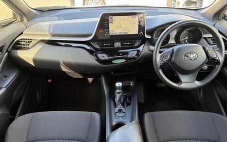 Toyota C-HR I рестайлинг, 2022 год, 1 300 000 рублей, 10 фотография