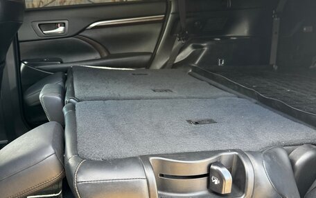 Toyota Highlander III, 2014 год, 2 950 000 рублей, 21 фотография