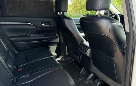 Toyota Highlander III, 2014 год, 2 950 000 рублей, 23 фотография