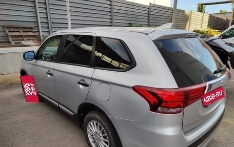 Mitsubishi Outlander III рестайлинг 3, 2021 год, 2 580 000 рублей, 3 фотография