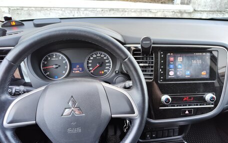Mitsubishi Outlander III рестайлинг 3, 2021 год, 2 580 000 рублей, 8 фотография