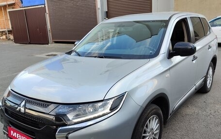 Mitsubishi Outlander III рестайлинг 3, 2021 год, 2 580 000 рублей, 12 фотография