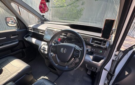 Honda Stepwgn IV, 2016 год, 1 880 000 рублей, 14 фотография