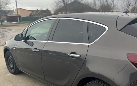 Opel Astra J, 2013 год, 840 000 рублей, 2 фотография