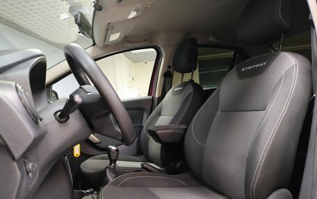 Renault Logan II, 2022 год, 1 299 000 рублей, 10 фотография
