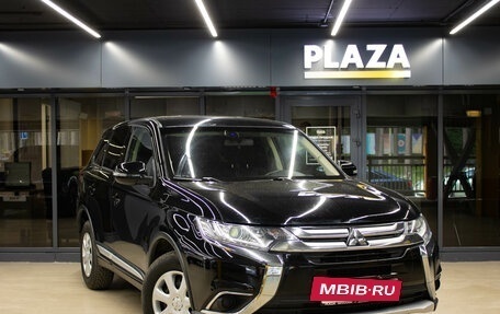 Mitsubishi Outlander III рестайлинг 3, 2018 год, 2 399 000 рублей, 2 фотография